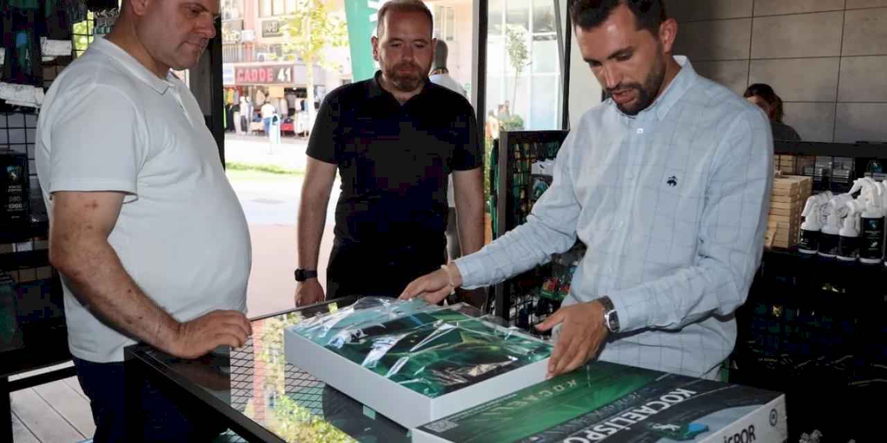 Kocaelispor sevgisi şehrin meydanlarında yaşanıyor