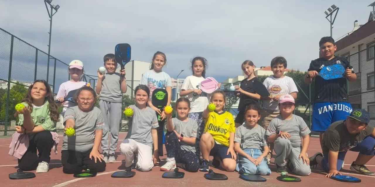 İzmir'de Bostanlıspor’dan Pickleball için “Aile Okulu”