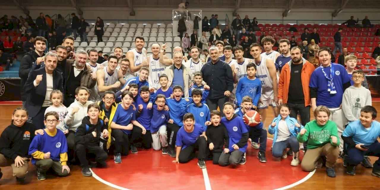 Basketbolda Kağıtspor yeniden 1. Lig’de