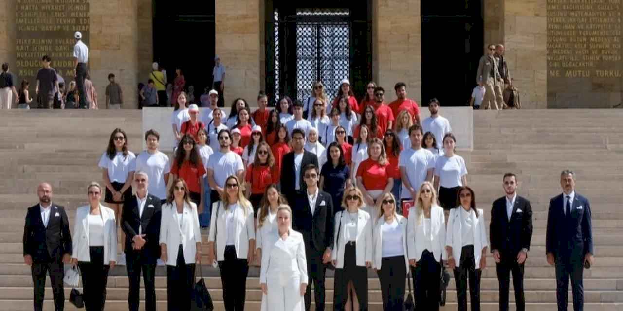 EUAVAKFI dünya gençliğini Atamızla buluşturdu