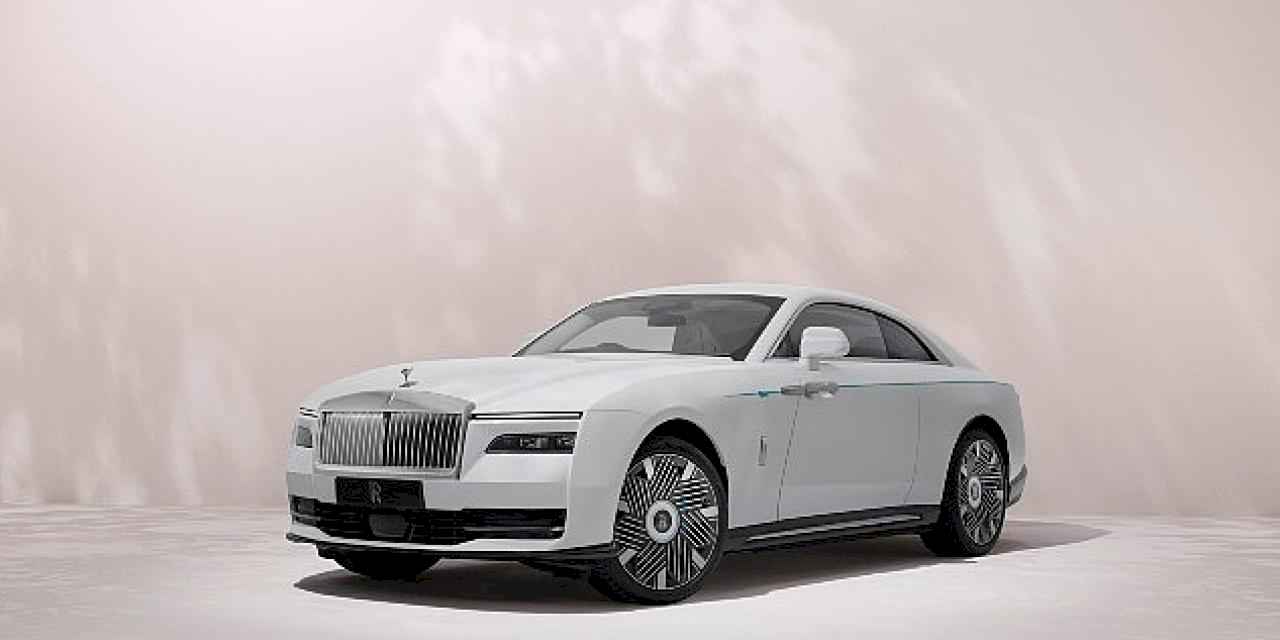 Rolls-Royce baharın zarafetini geleceğe taşıyor