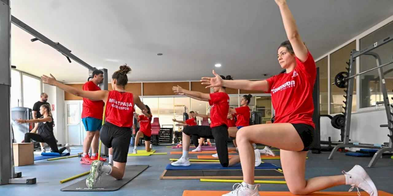 Antalya'da 'Paşanın Sultanları' lige iddialı hazırlanıyor