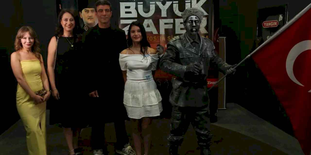 Genç nesillere tarihi yaşatacak filme görkemli gala