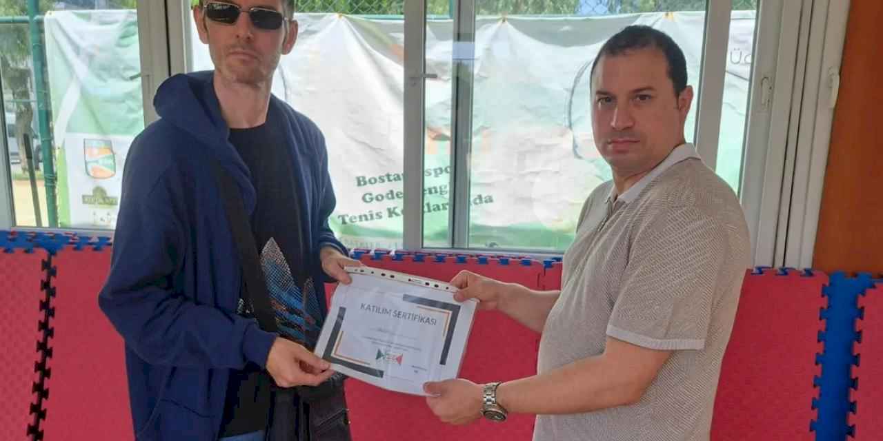 Otizmli bireyler mandala ile sosyalleşiyor