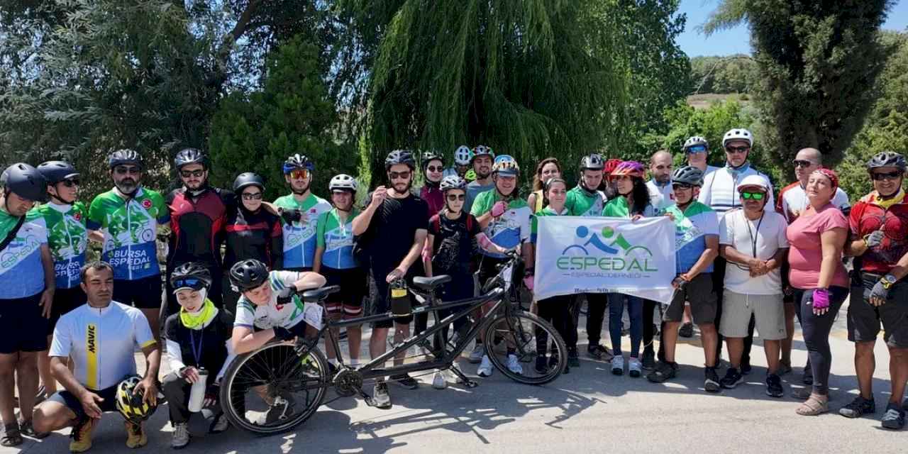 Tandem bisikletlerle Kocaeli'de umuda pedal çevirdi