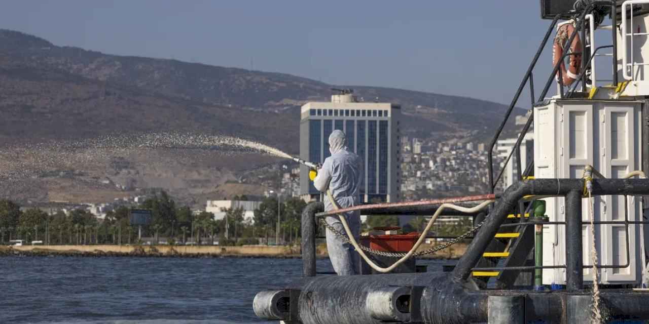İzmir Körfezi'nde 'modifiye kil' devrede