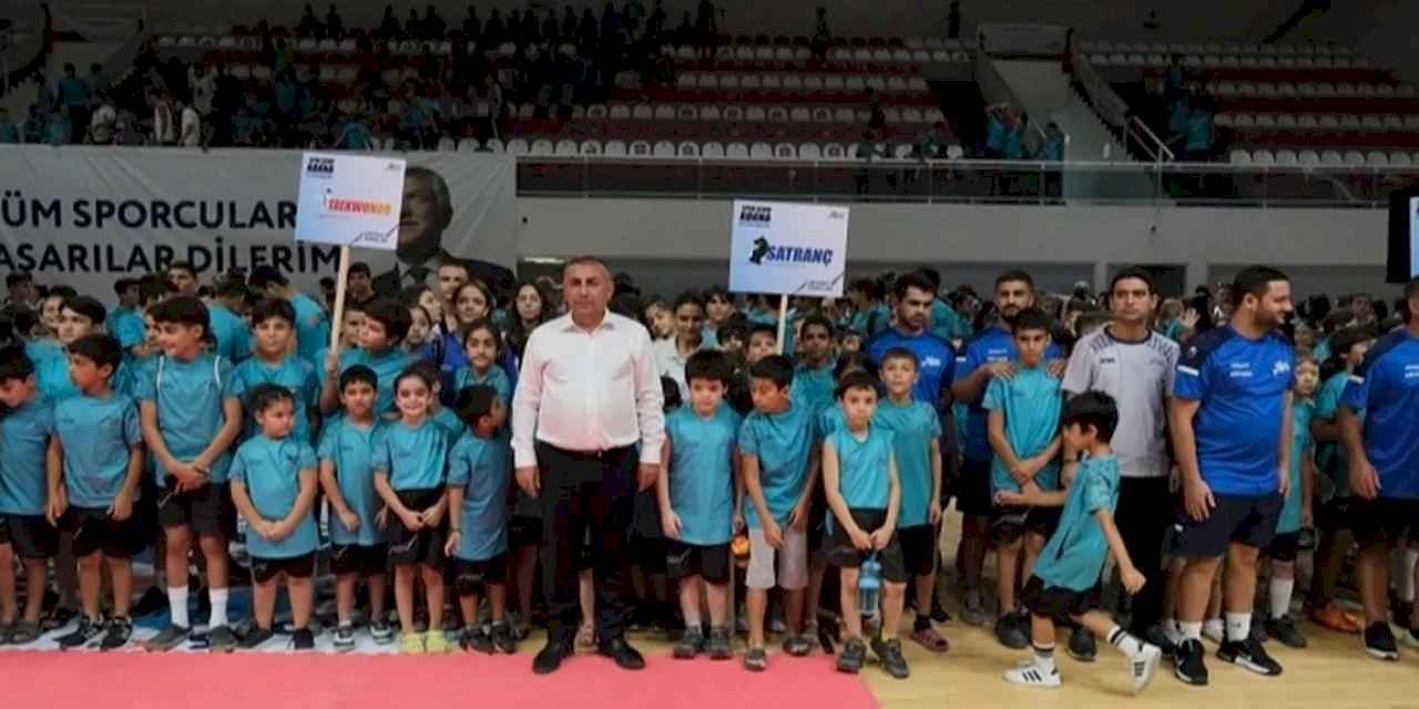 Adana Büyükşehir eğitimde ve sporda gençlerin Yanında