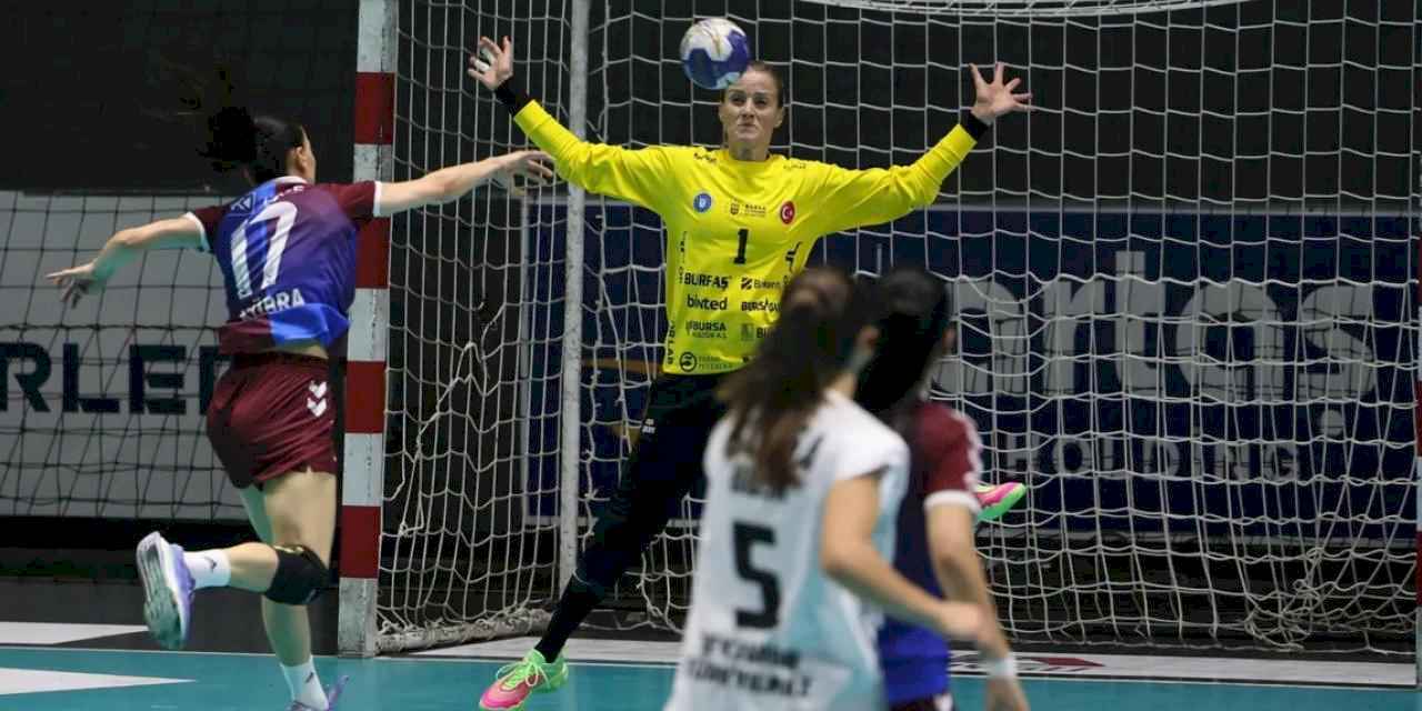 Bursa Büyükşehir'in kadın hentbolcuları finalde