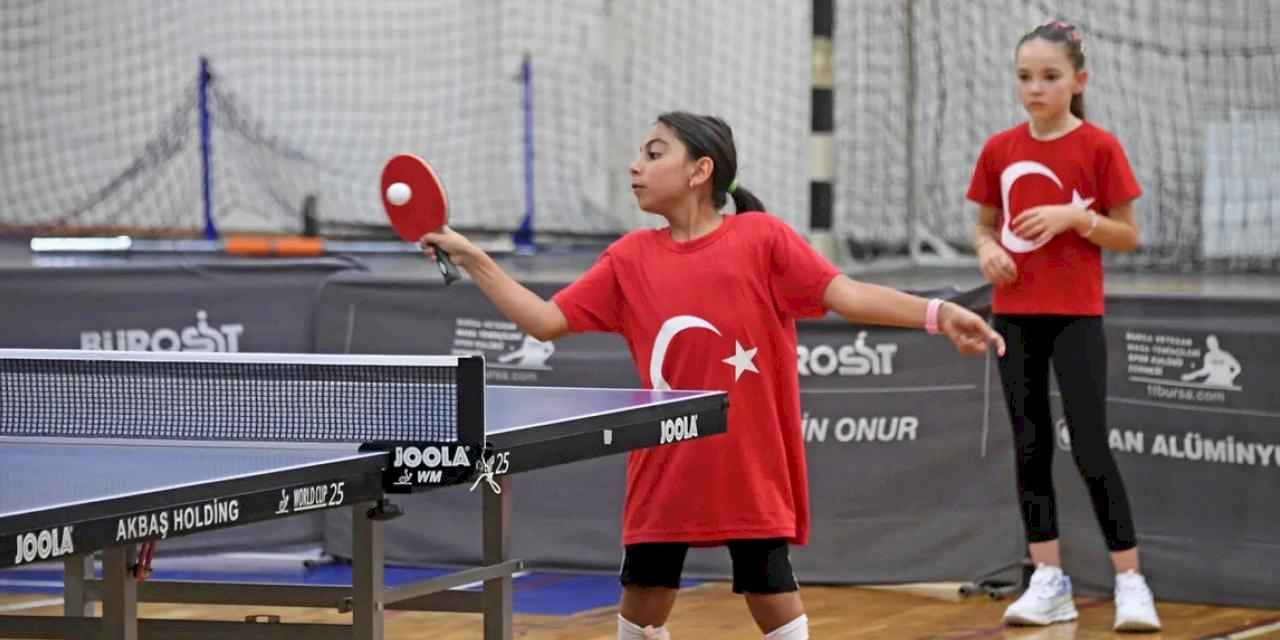 Minik raketler Bursa Osmangazi'de kıyasıya mücadele etti