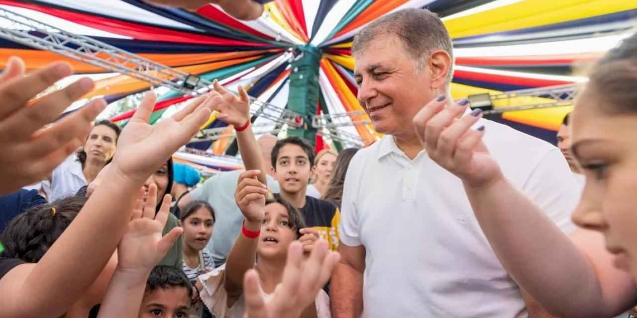 Başkan Tugay 94. İEF’de çocukları misafir etti 