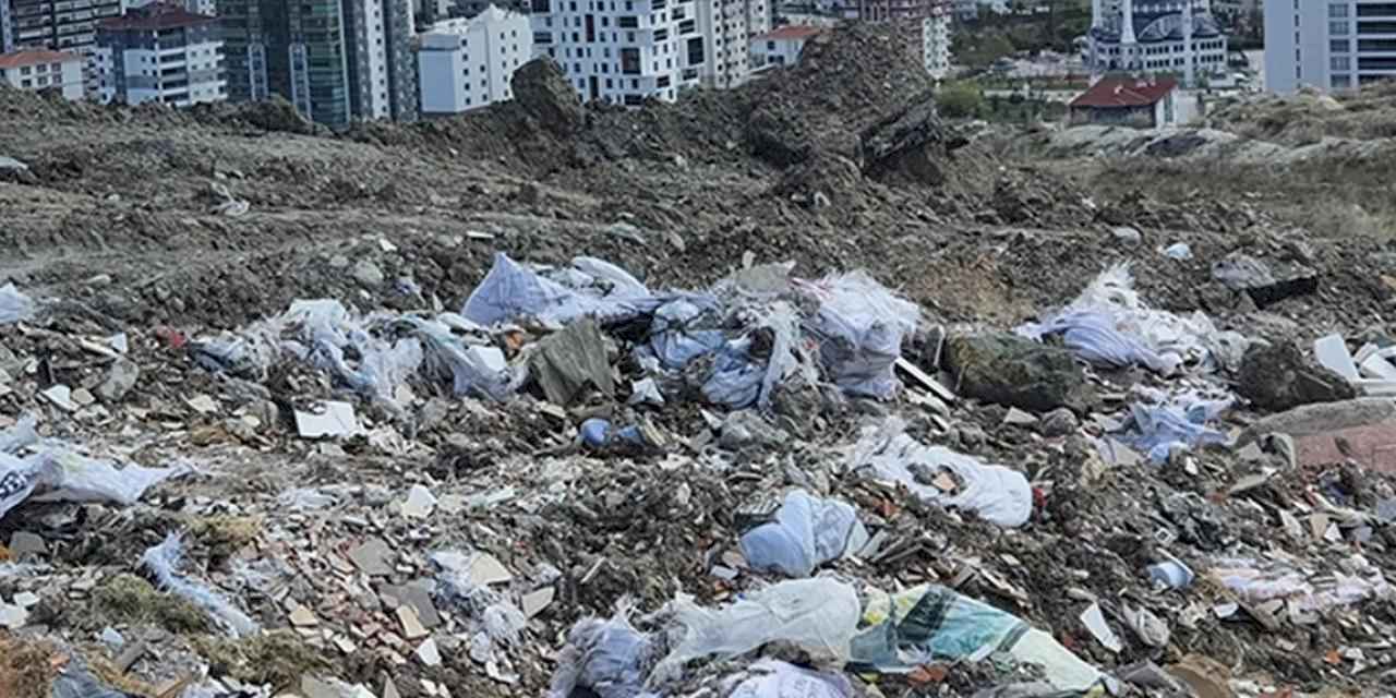 Uyarıya rağmen çöpleri toplamayan belediyeye 'Çevre' cezası!