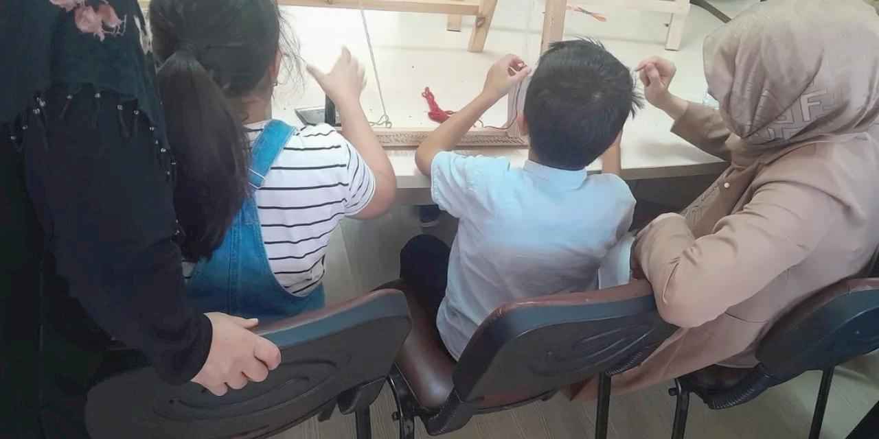 Nevşehirli çocuklar Halı Dokuma Atölyesi'nde