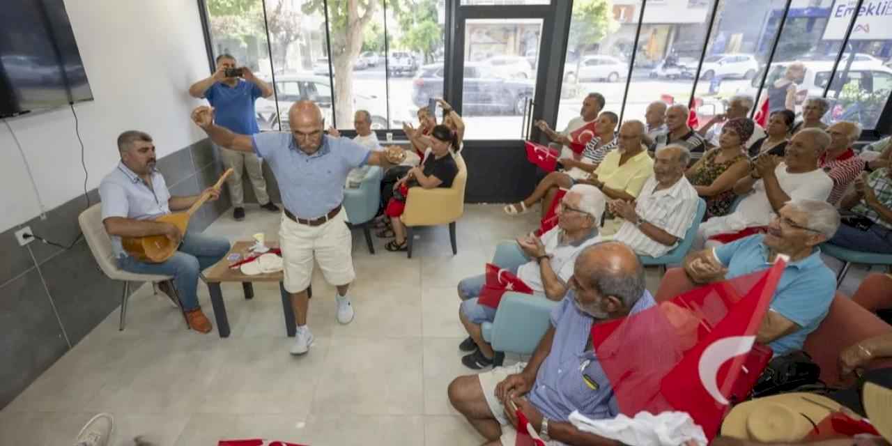 Emekli Evi’nde Zafer Bayramı türküleri yankılandı
