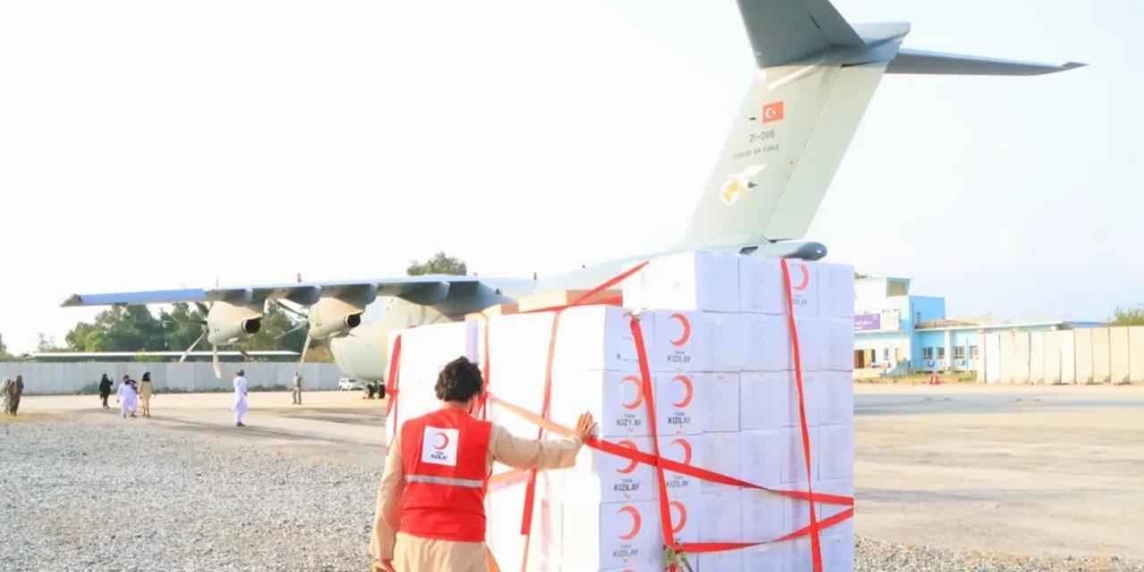 Türkiye’den Afganistan’a 25 tonluk insani yardım