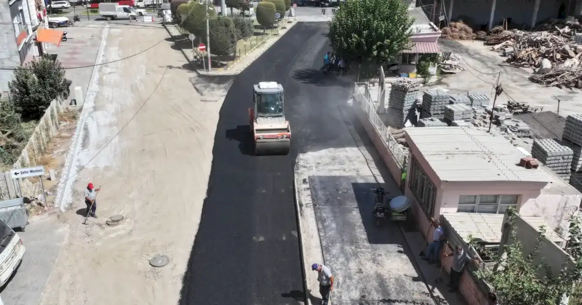 Manisa Ahmetli’ye sıcak asfalt çalışması