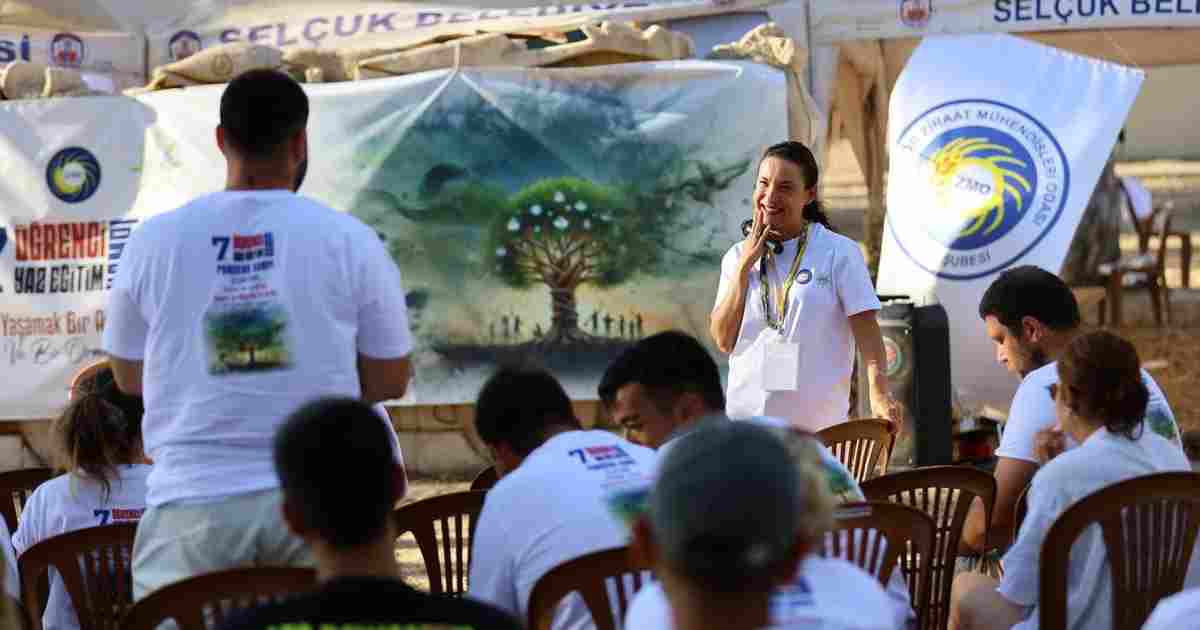 Başkan Sengel gençlere Efes Tarlası Yaşam Köyü’nü anlattı