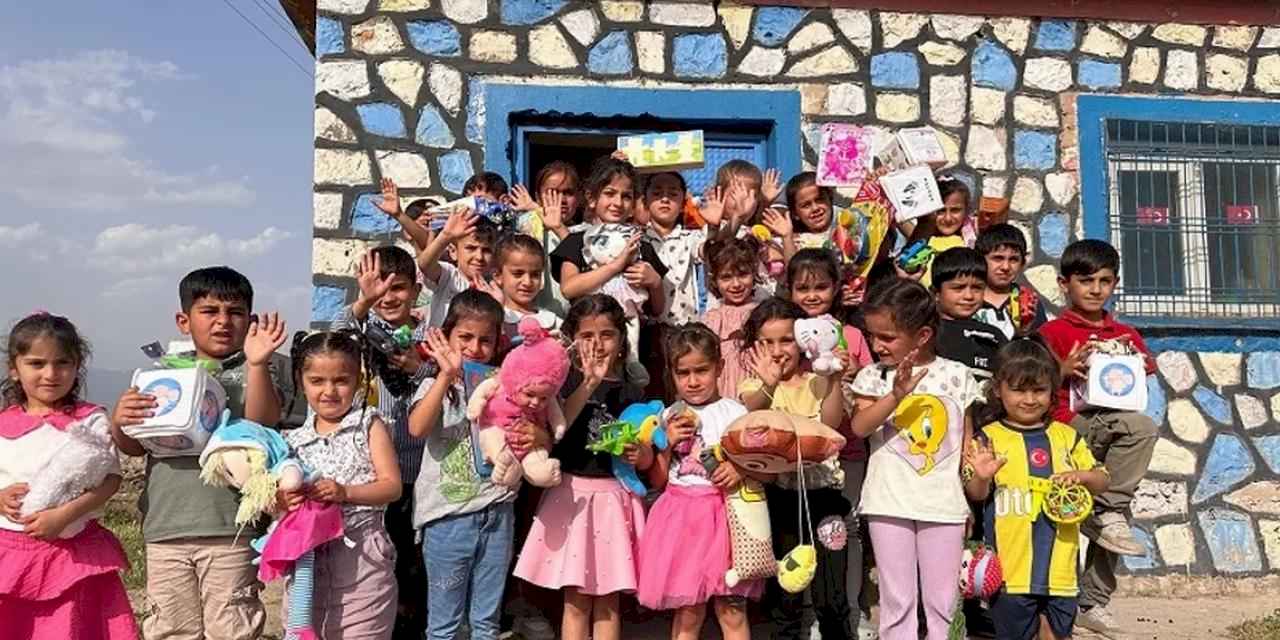 Hayırsever polis memuru Şahin’den ‘Askıda Kırtasiye’ projesi