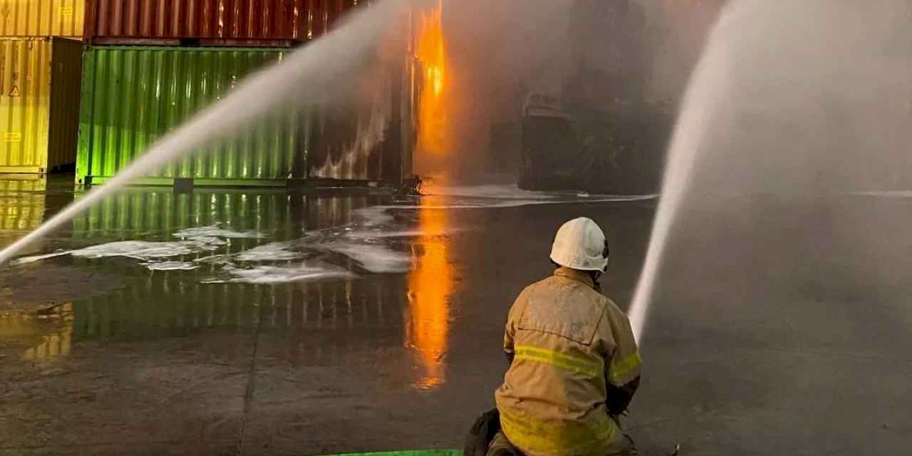 İzmir İtfaiyesi, Aliağa’da büyük felaketin önüne geçti