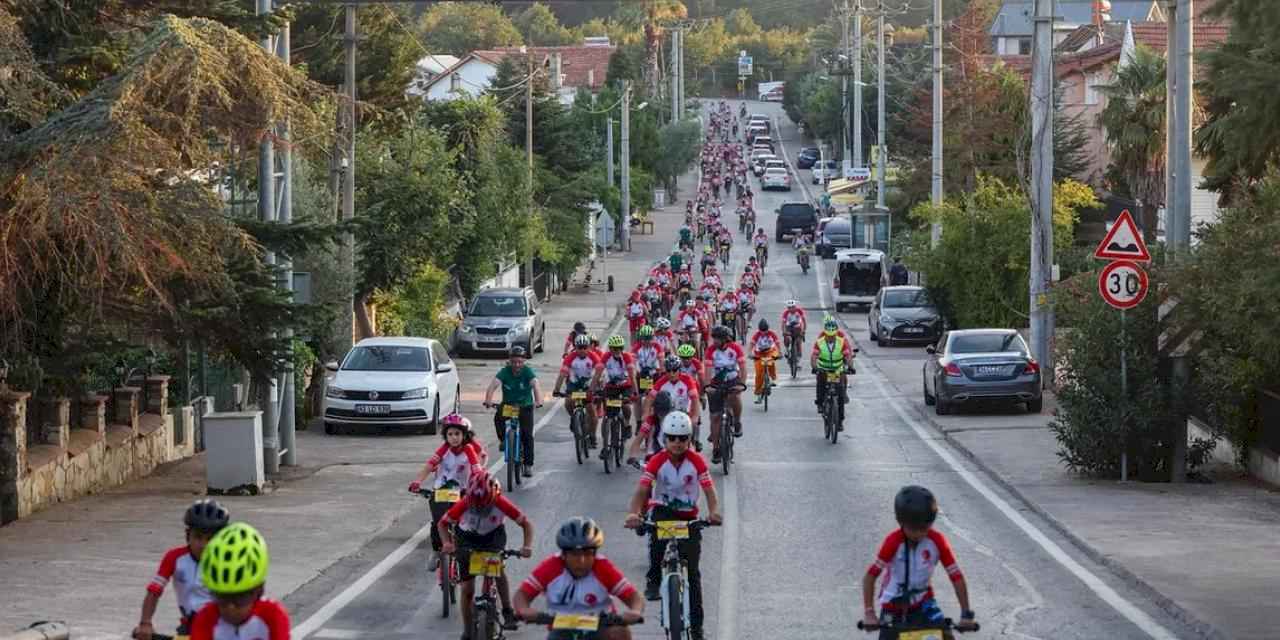 Bisiklet tutkunları Kocaeli'de pedal çevirdi