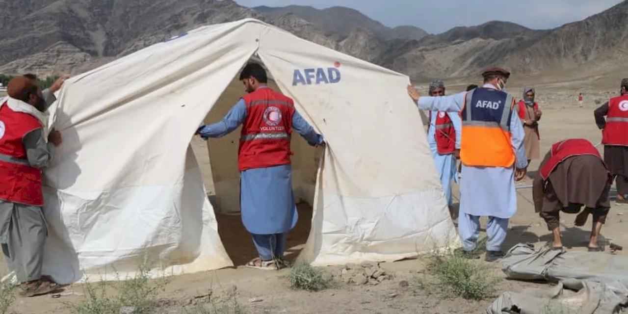 Afganistan Kunar'da çadır kurulumları sürüyor