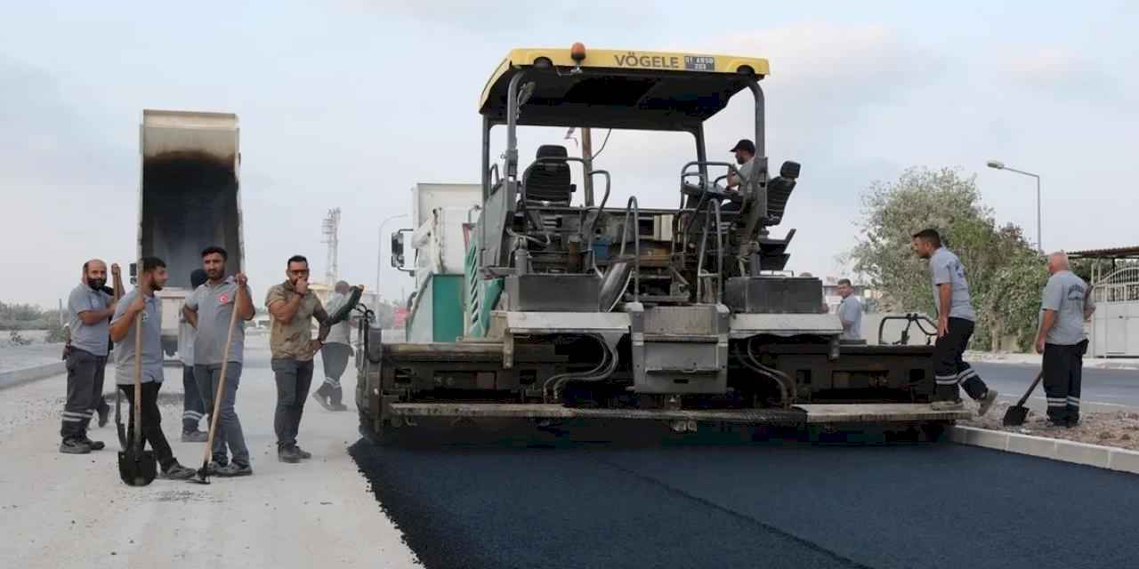 Güngör Geçer, Buruk TOKİ’de süren asfaltlama çalışmalarını denetledi
