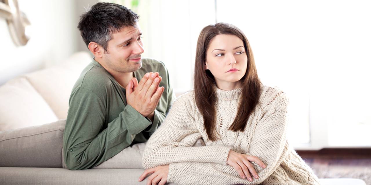 Sürekli özür dilemek nezaket mi, yoksa psikolojik bir sorun mu?