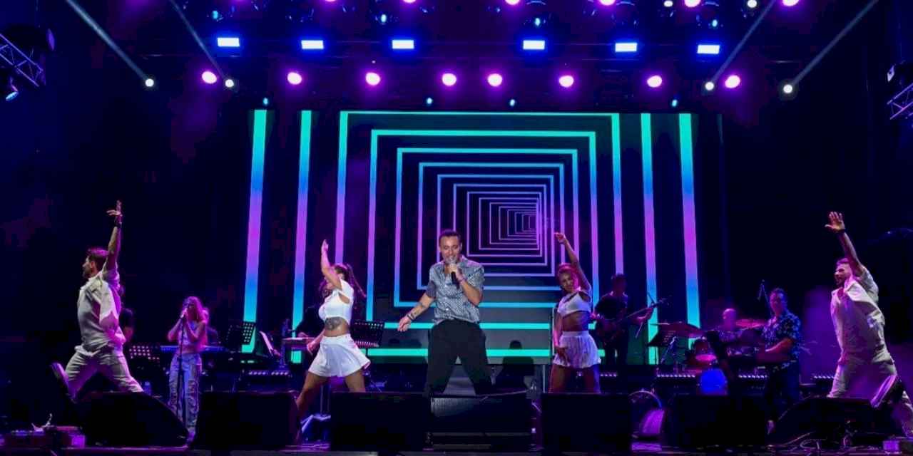 Çim Konserleri’nde Mustafa Sandal coşkusu