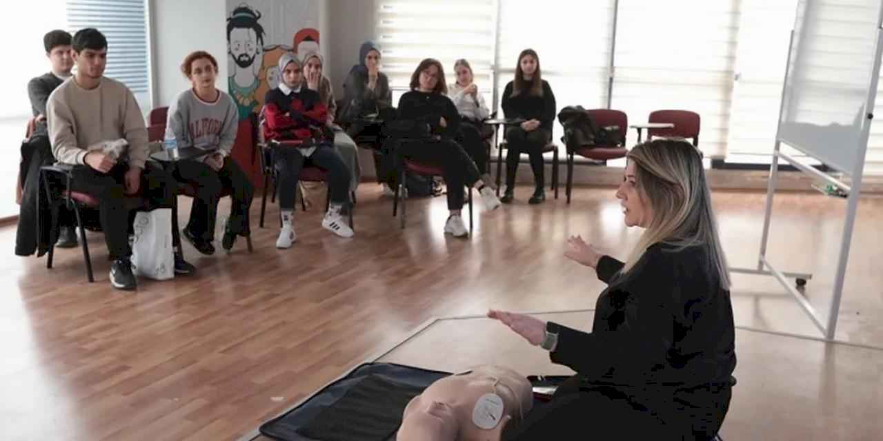 İBB Gençlik Ofisleri'nde üçüncü dönem başladı