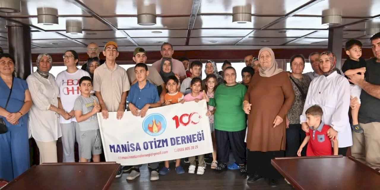 Manisa'da özel bireylerin hayatına dokunan gezi