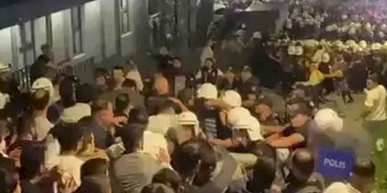 CHP İstanbul önünde tansiyon yükseldi!