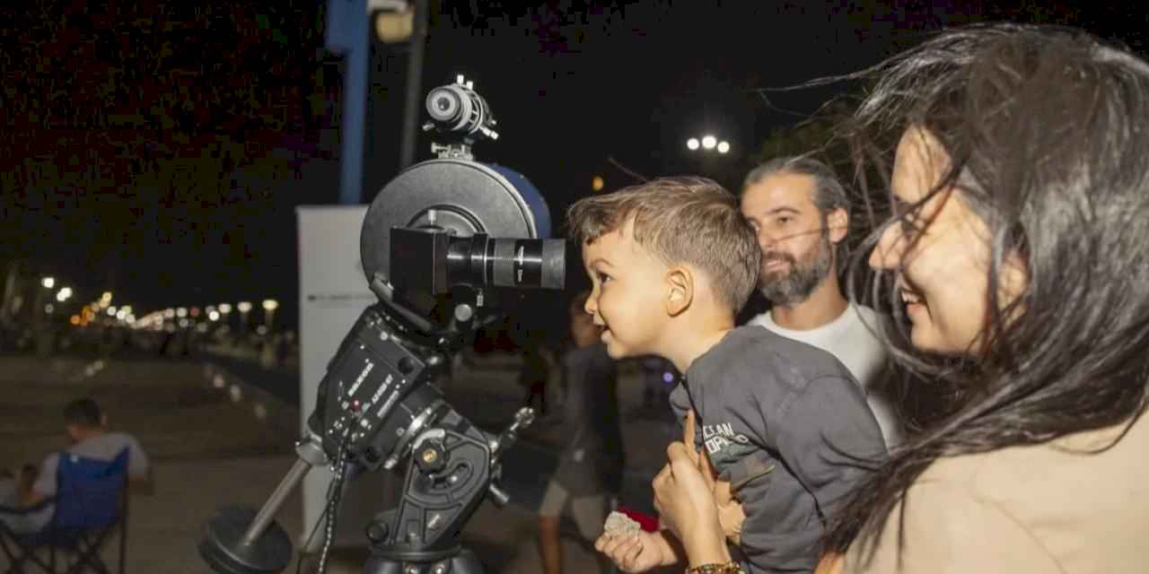 Mersinliler ‘Tam Ay Tutulması’nı seyretti