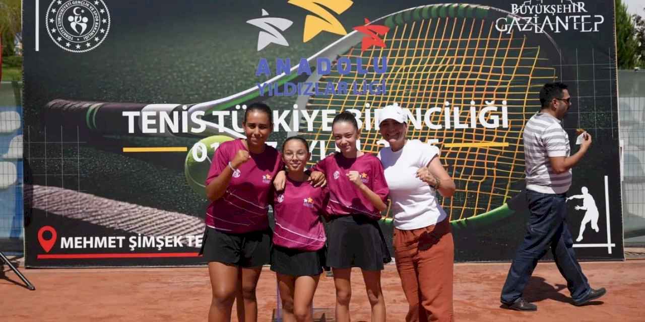 Büyükşehir’in tenis takımından gururlandıran başarı