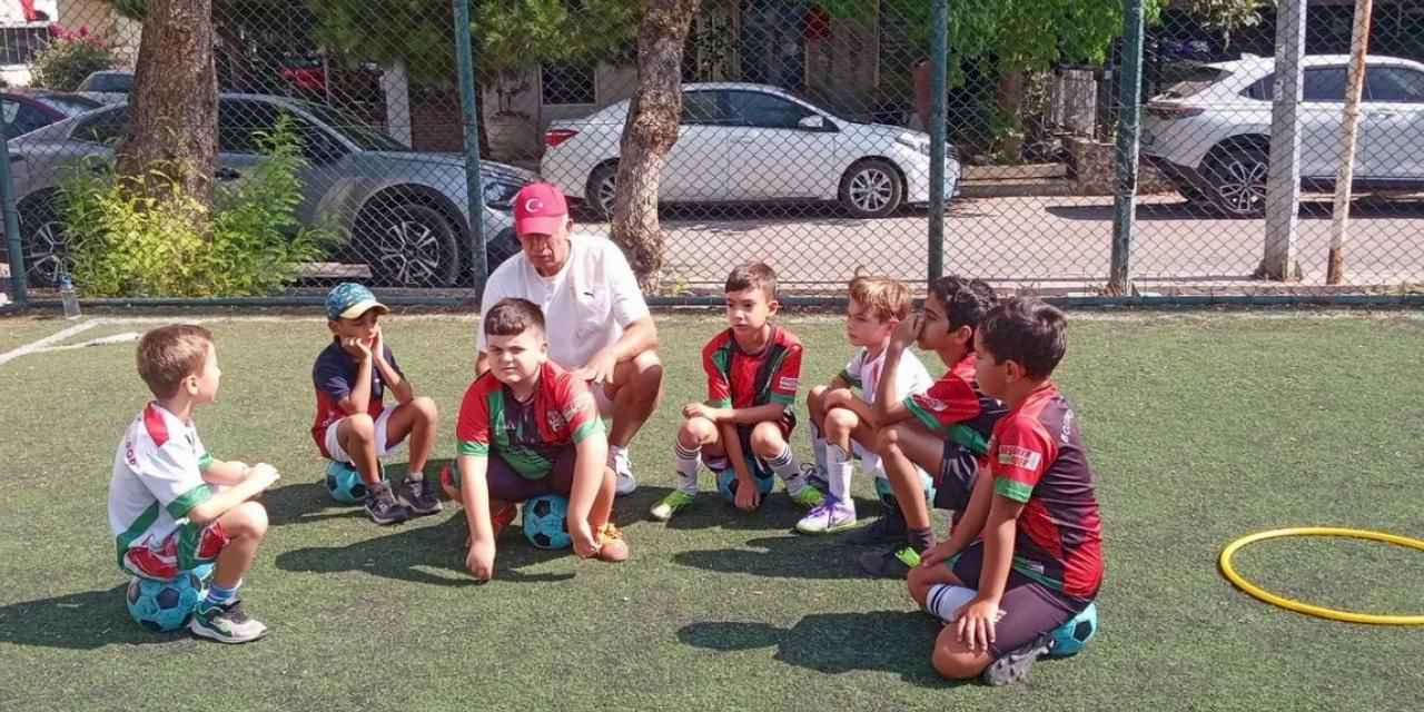 Bostanlıspor’un minik futbolcuları iş başı yaptı