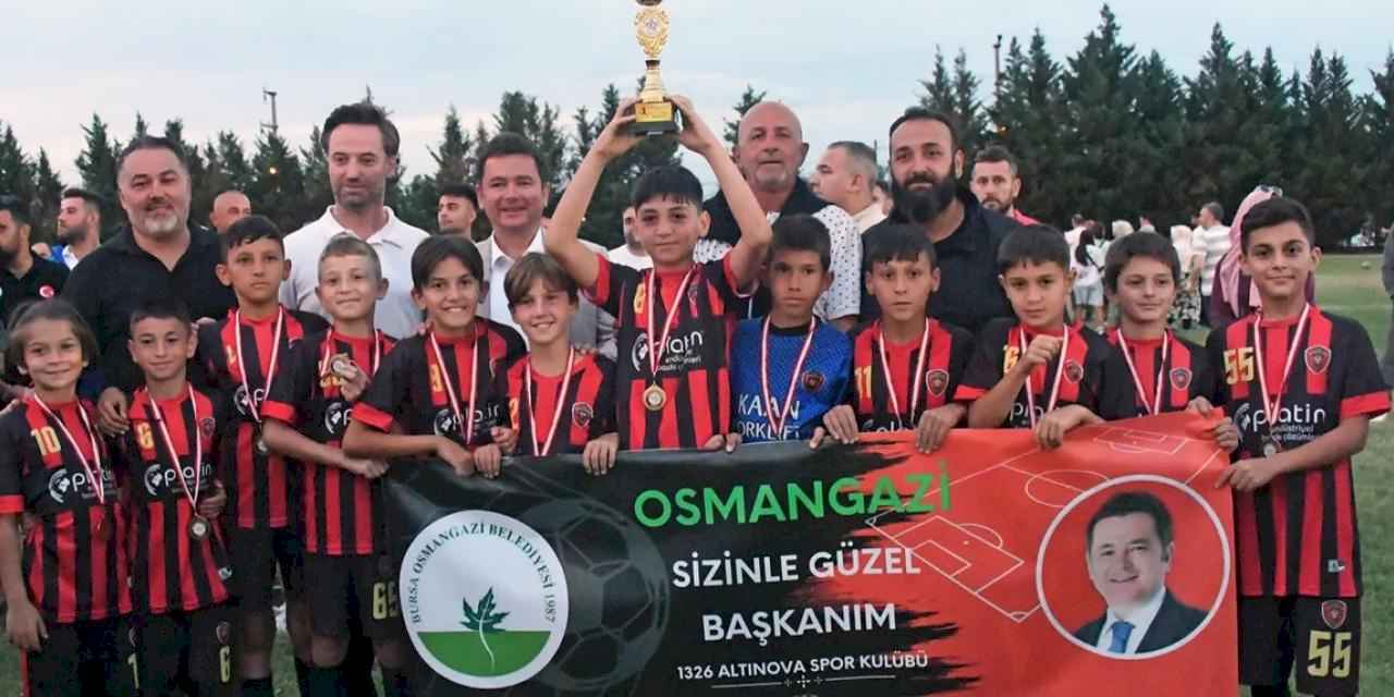 Bursa Osmangazi’de minik yetenekler futbol şöleninde buluştu