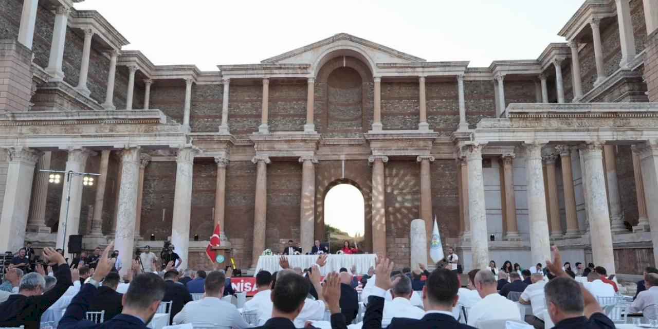 Manisa’da imar tartışması... Muradiye’de 21 kat 5 kata indirildi