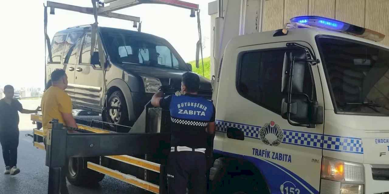 Kocaeli Zabıtası tedavi yolunda yalnız bırakmadı