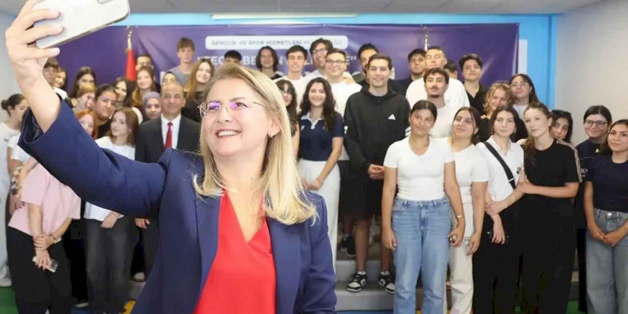 Başkan Ovalıoğlu Bakırköylü gençlerle tecrübe paylaştı