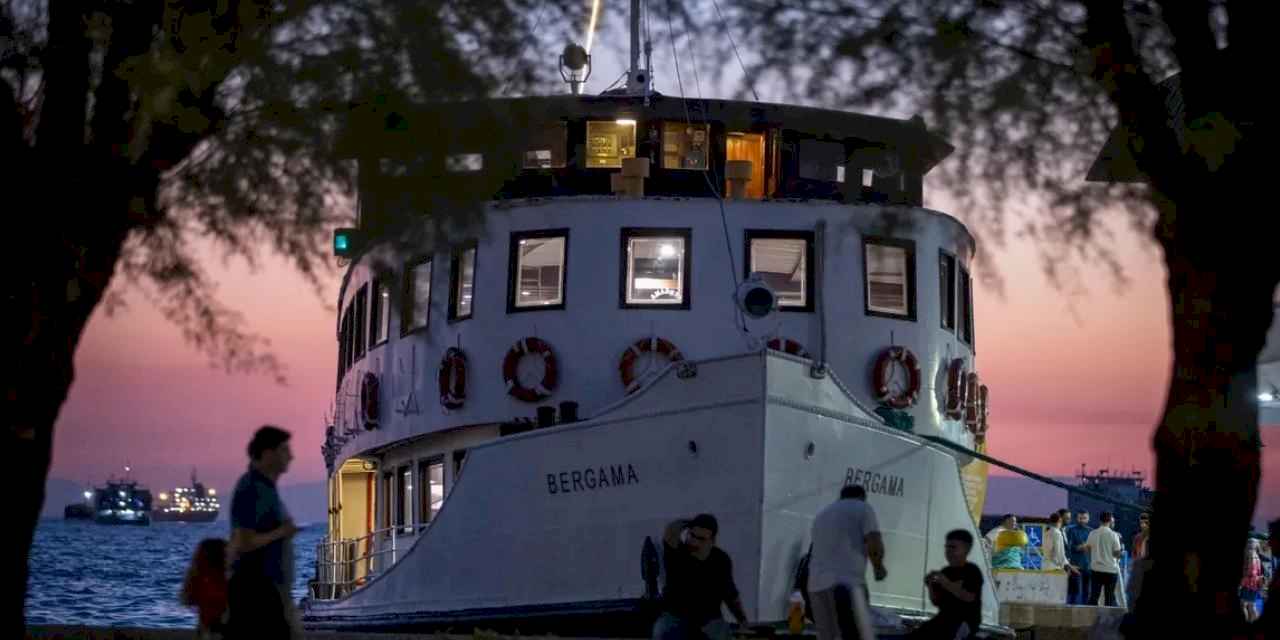 Bergama Vapuru ile İzmir Körfezi’nde tarihe yolculuk