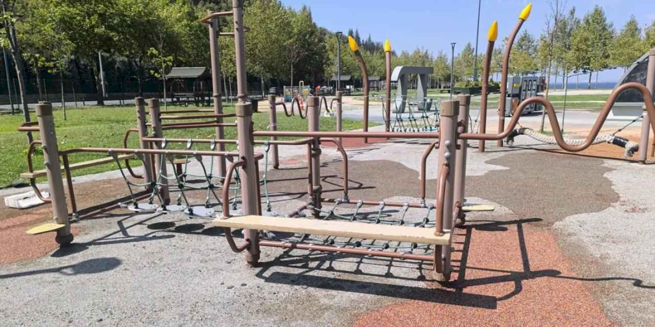 Karamürsel Ereğli Aktif Park'ın zemini yenilendi