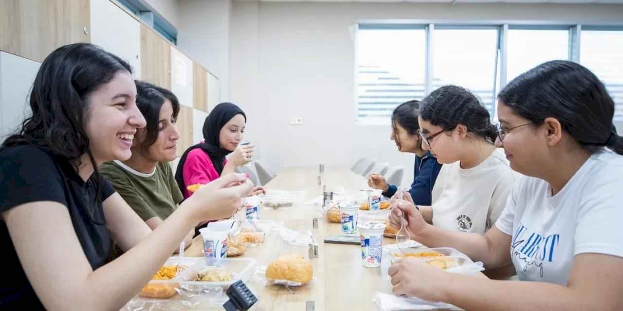 İzmir Büyükşehir’den üniversitelilere barınma desteği: Bu yıl da zam yok