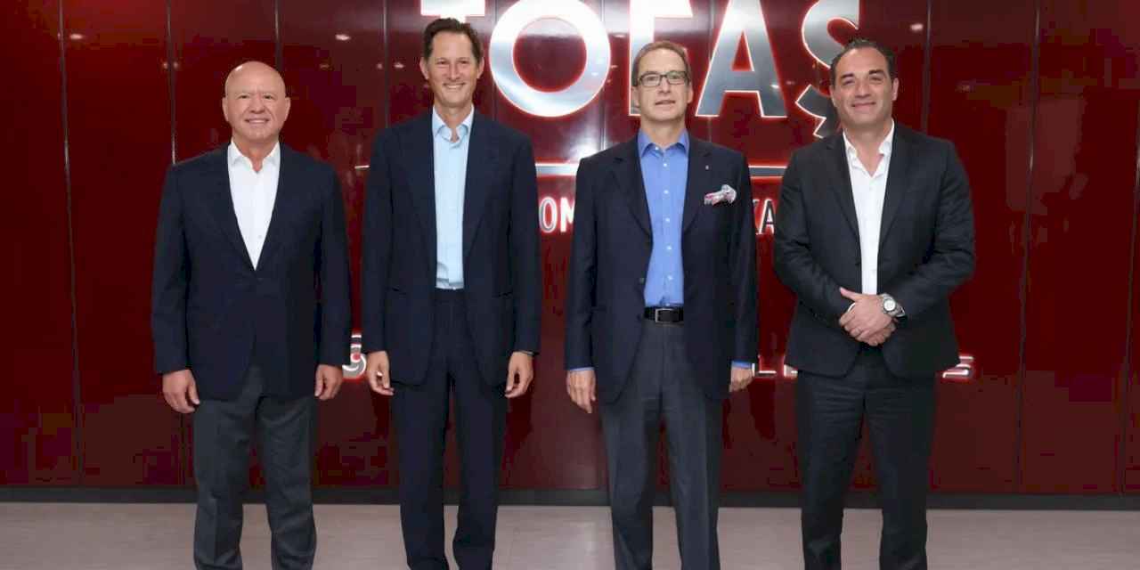 Stellantis ve Koç Holding üst yönetimi Tofaş Fabrikası’nı ziyaret etti