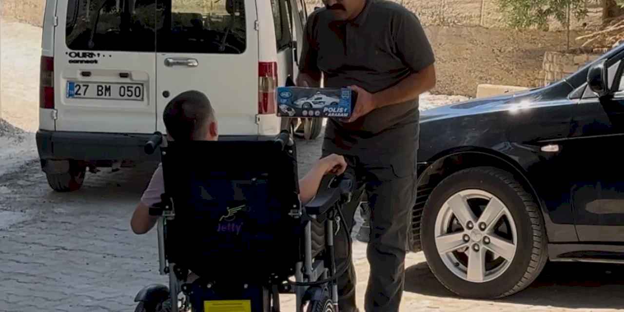 Engelli sandalyesine kavuşan Hüseyin: Ben de Mustafa Şahin amcam gibi polis olacağım