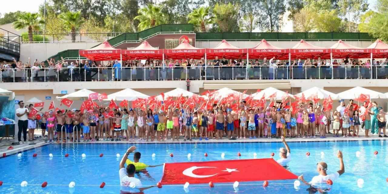 İzmir Çiğli'den yüzme şenliği ve madalya töreni