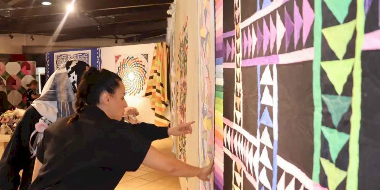 İzmit'te ‘Kumaşların Aşkı’ sergisi 41 eserle açıldı