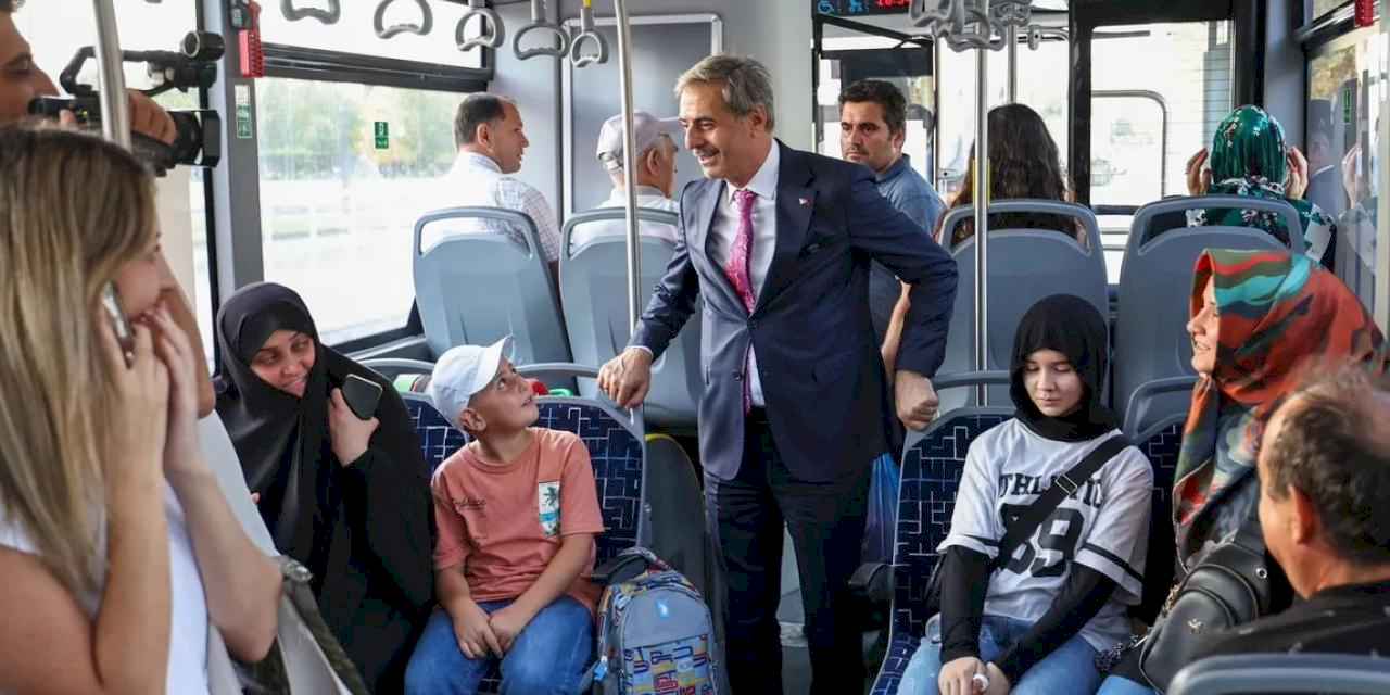 Sakarya metrobüs hattı genişletildi... Başkan Alemdar, vatandaşlarla birlikte yolculuk yaptı