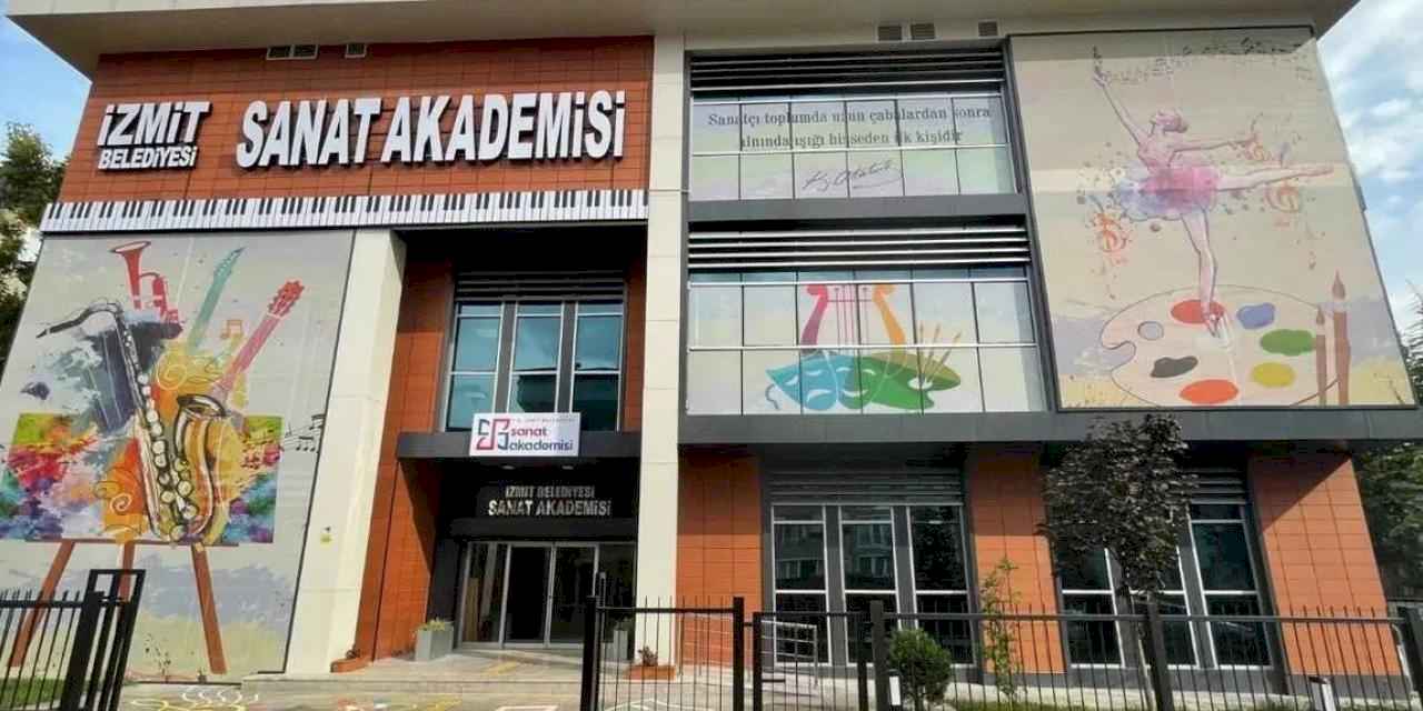 İzmit Belediyesi Sanat Akademisi’nde tiyatro heyecanı başlıyor