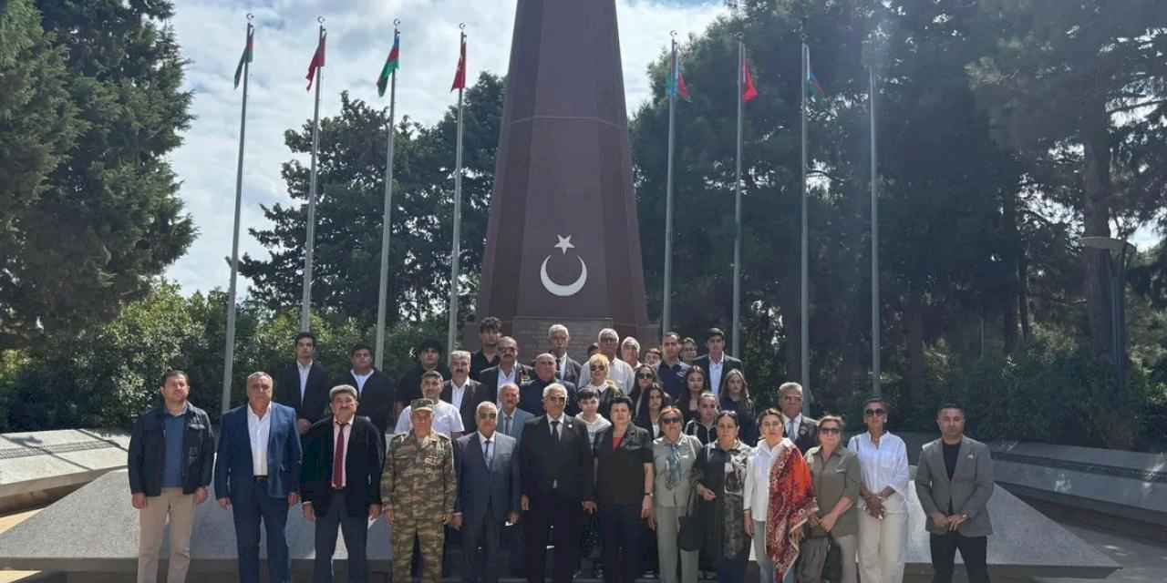 Bakü'de Türk şehitleri unutulmadı