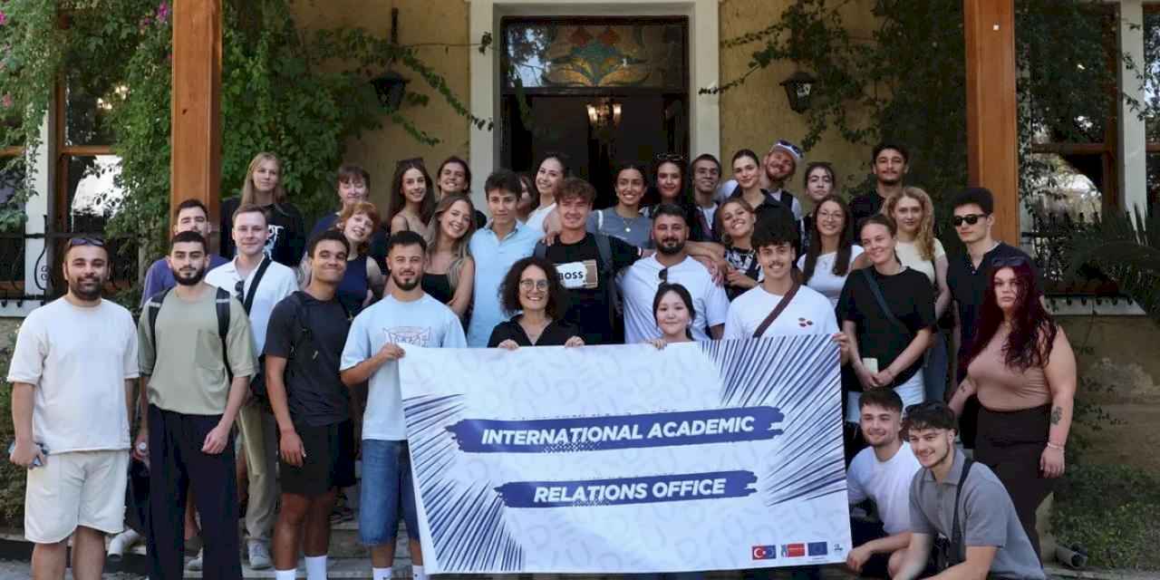 DEÜ’de kültürler buluştu: 13 ülkeden 51 öğrenci DEÜ'ye katıldı