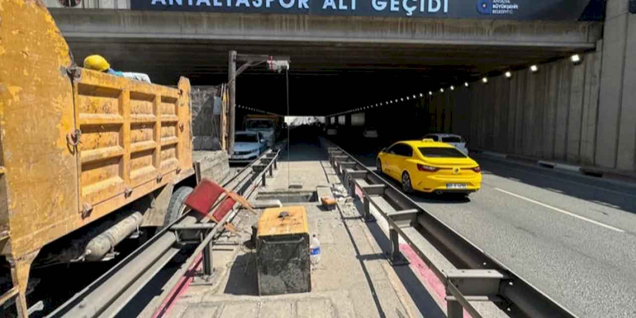 Antalya’da yağmur sezonu öncesi altyapı temizliği hız kazandı