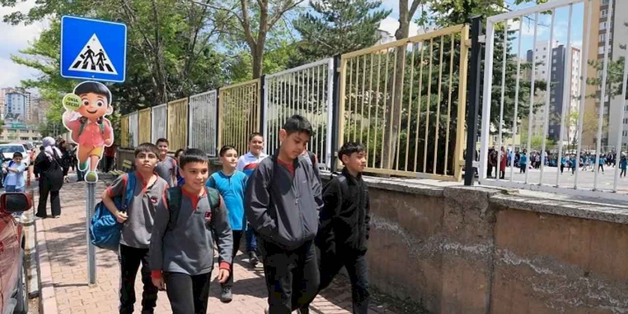 Kayseri Talas'ta sevimli ve güvenli okul geçitleri